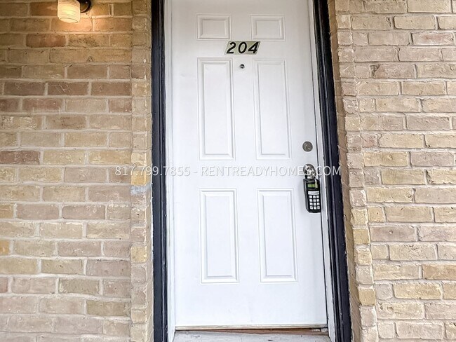 Foto del edificio - 6032 Westridge Ln