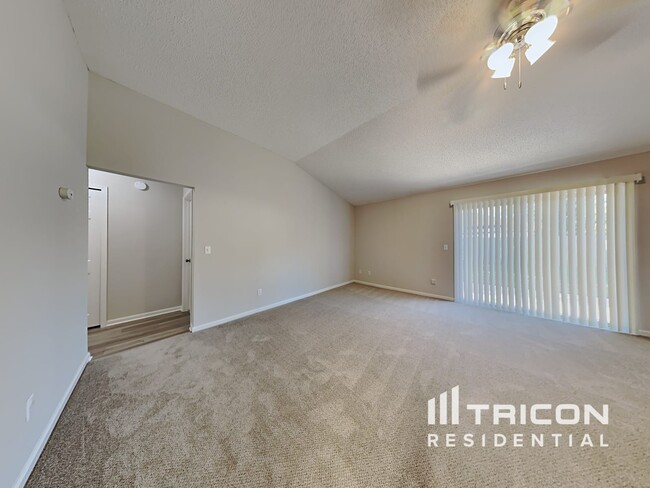 Foto del edificio - 3705 Woodbriar Dr