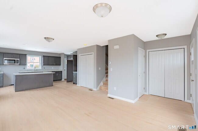 Building Photo - 27 Hall Ave