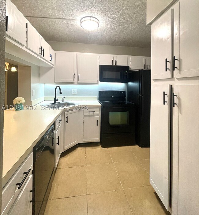 Foto del edificio - 8215 Sun Spring Cir
