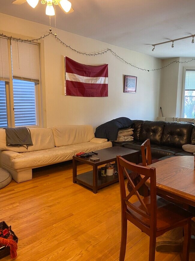 Foto del edificio - 2627 N Mildred Ave