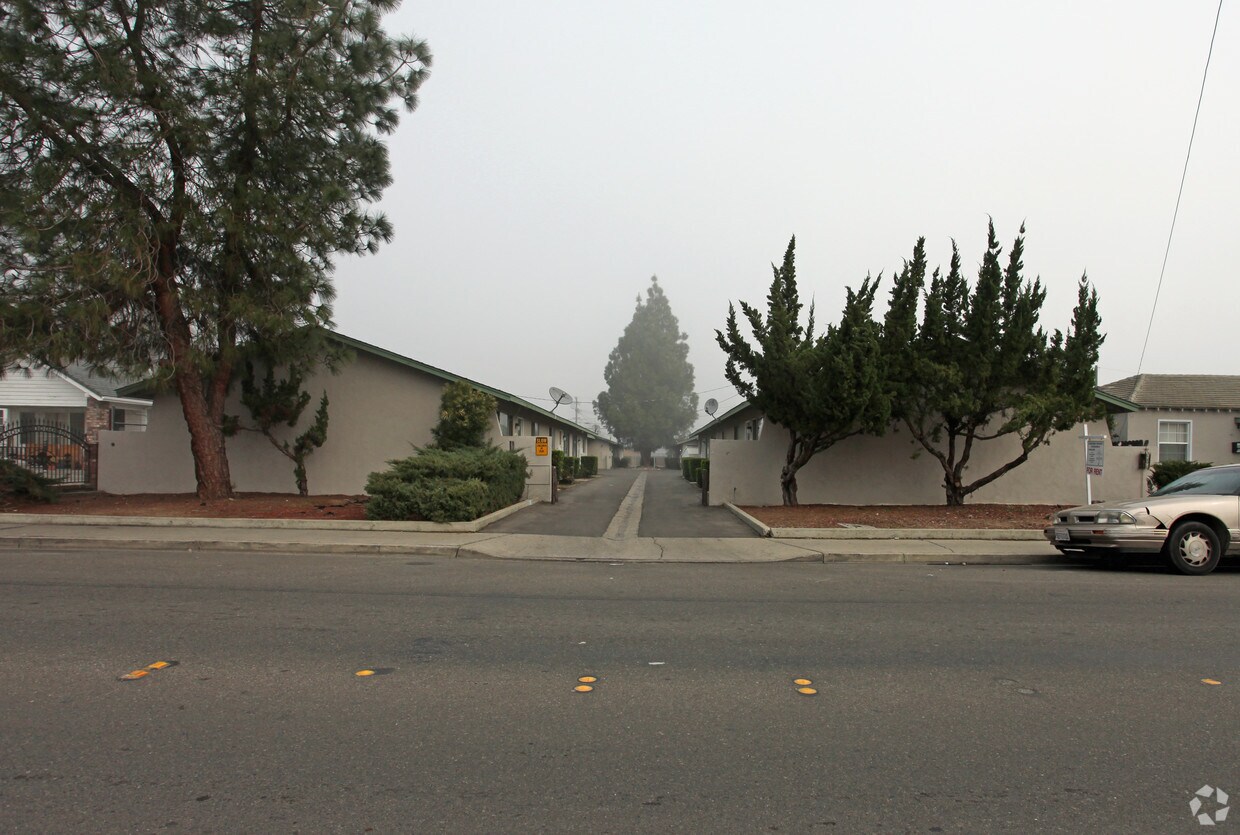 Primary Photo - 235-273 South Ave