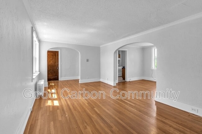 Building Photo - 2106 Delaware Ave