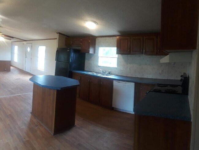 Foto del edificio - Large open floor plan 3BDR 2BA