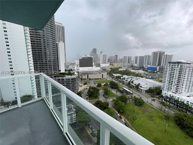 Building Photo - 1900 N Bayshore Dr
