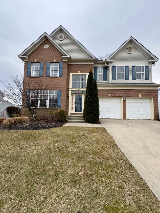 Foto principal - Spacious 4Bed/2.5 Bath Home with Large Yar...