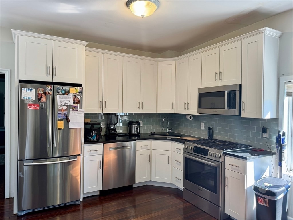 Primary Photo - 116 Marginal St