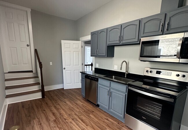 Foto del edificio - 523 E 39th St