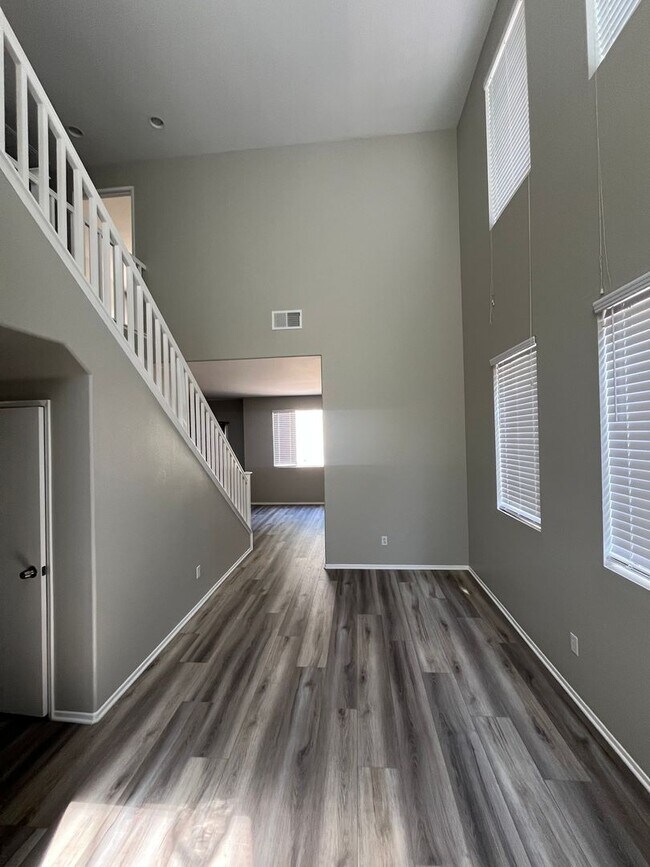 Building Photo - 42114 Acacia Way