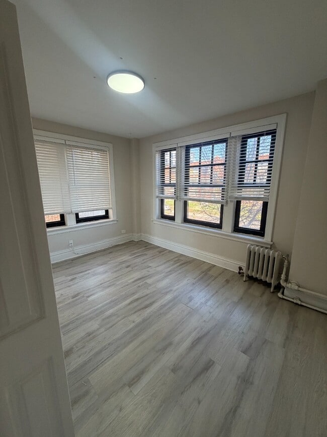 Building Photo - 1 Bedroom in CWE