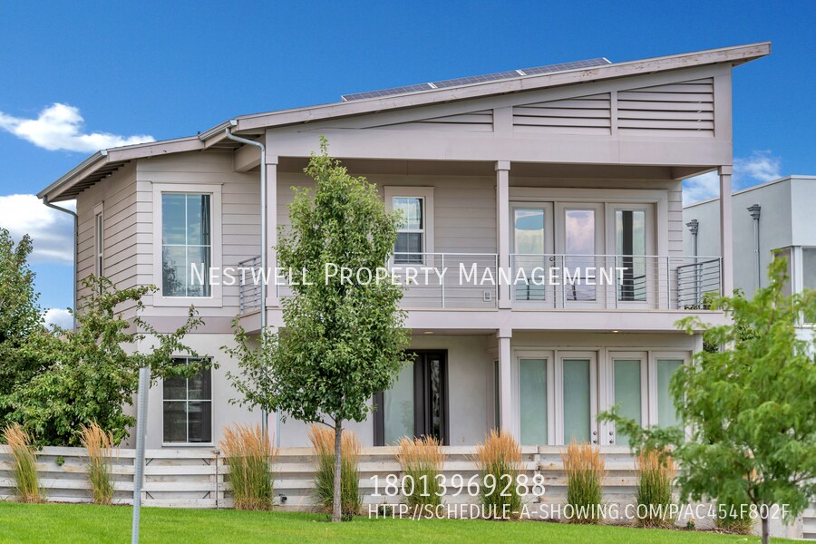 Primary Photo - Fantastic Modern Solar Home in Daybreak