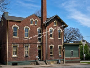 Building Photo - 415 N Main St
