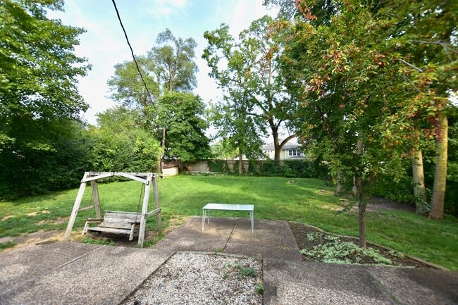 Building Photo - 619 Hillside Rd