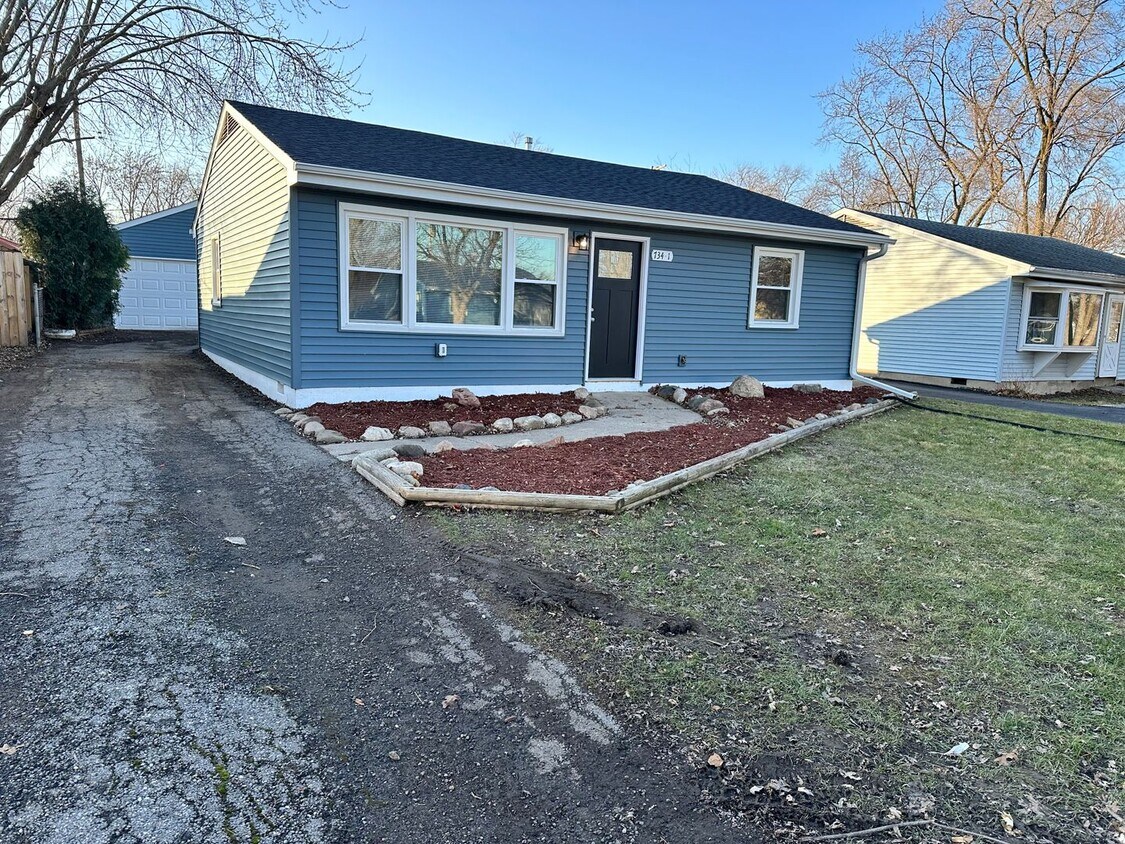 Recently Remodeled 3 Bed 1 Bath Home House Rental in Valparaiso, IN