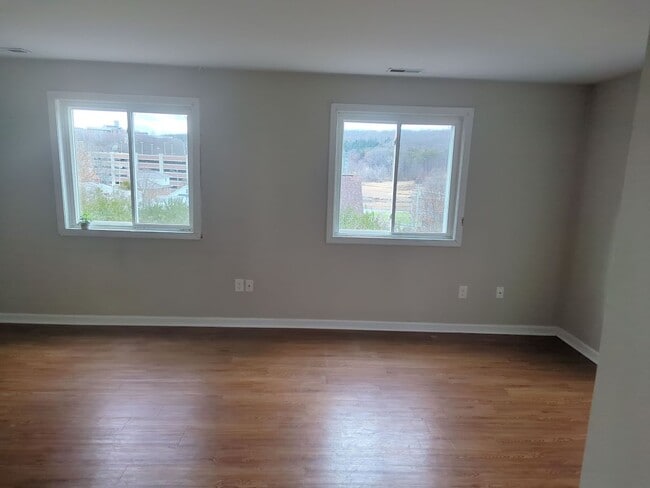 Building Photo - ***Please Respond Directly to the Online L...