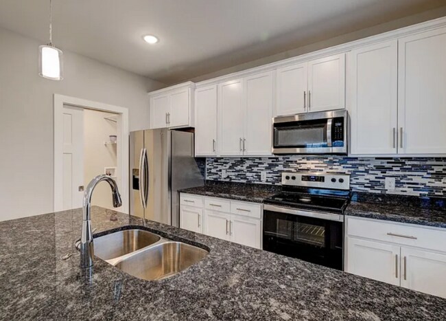 Foto del edificio - 2129 Bayport Ave