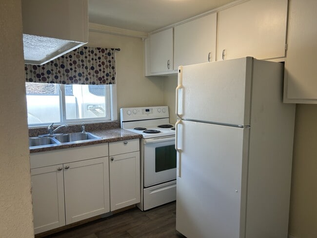 Foto del edificio - 2536 E 13th St