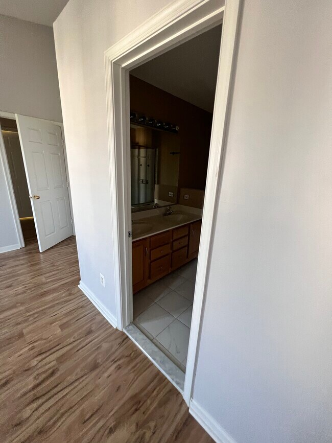 Building Photo - 2497 Angeline Dr