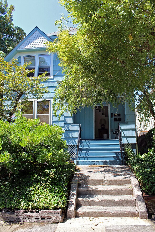 Building Photo - Super cute 2 Bedroom Upstairs Unit w/Nice Updates in the Heart of Buckman