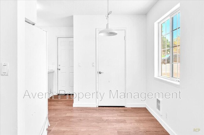 Foto del edificio - 12975 SW Allen Blvd