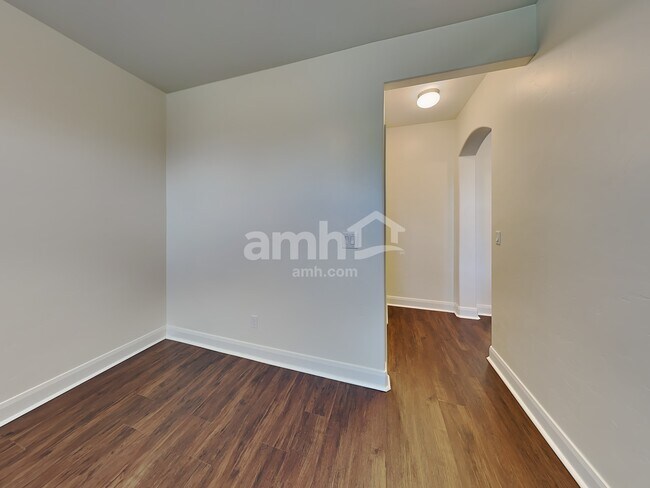 Foto del edificio - 4663 N Adale Avenue