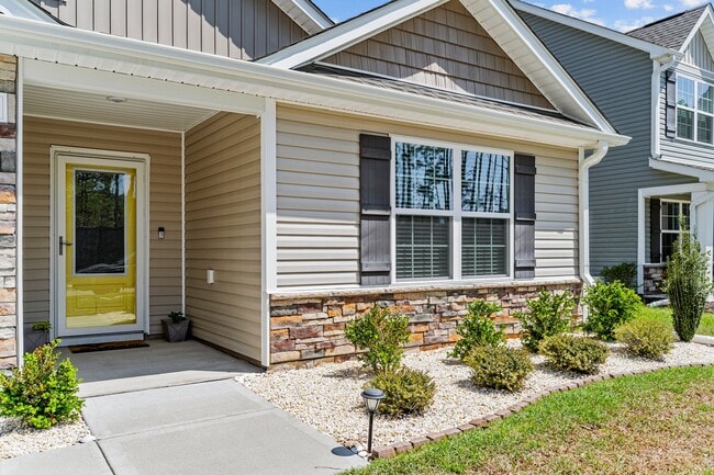 Photo - 680 Aurora Pl House