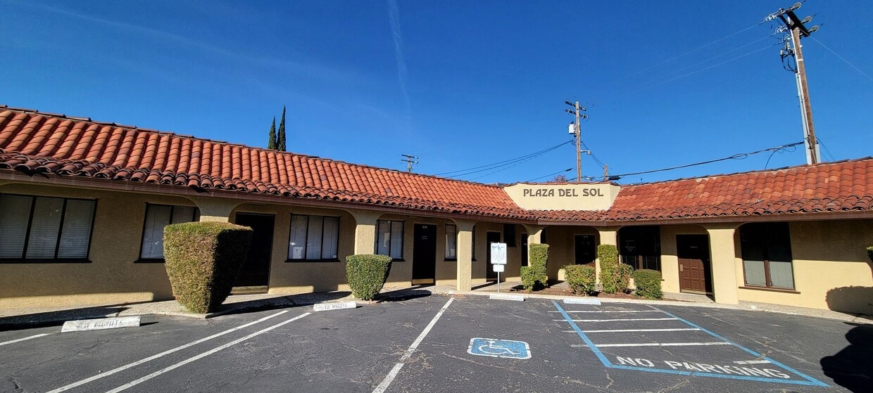 Primary Photo - Plaza Del Sol