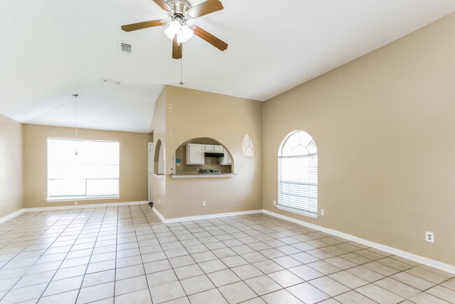 Foto del edificio - 2215 Hazyknoll Ln