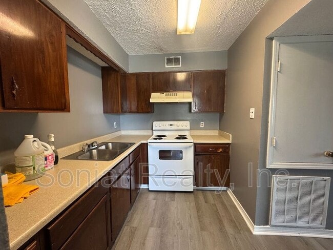 Building Photo - 1128 Dimarco Dr