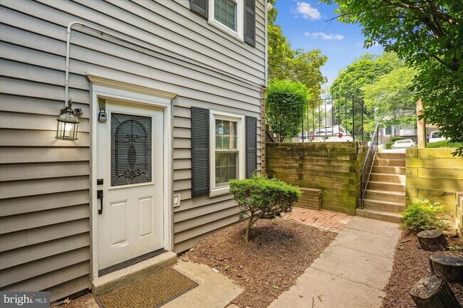 Foto del edificio - 102 Barnsfield Ct