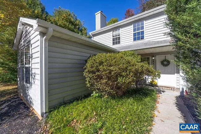 Building Photo - 1074 Towne Ln