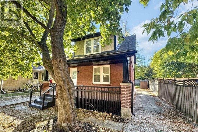 Building Photo - 5 Beechwood Pl