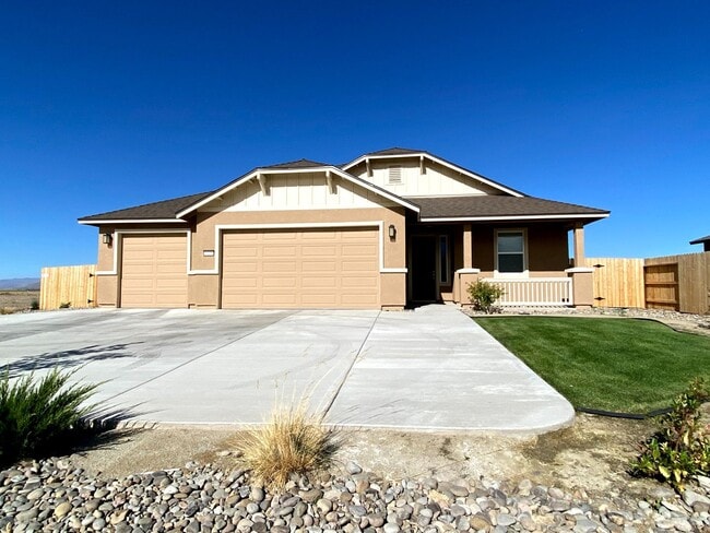 Building Photo - 3/2/2 Beautiful Home In Gardnerville Locat...
