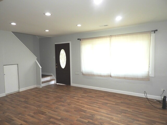 Building Photo - 404 Westgate Dr
