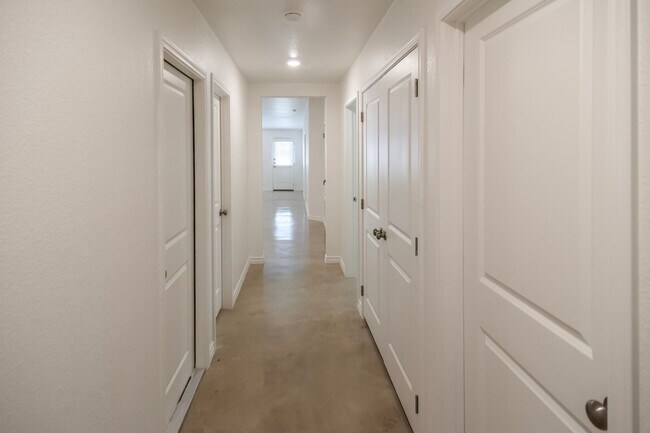 Building Photo - 1261 Lehmann Dr