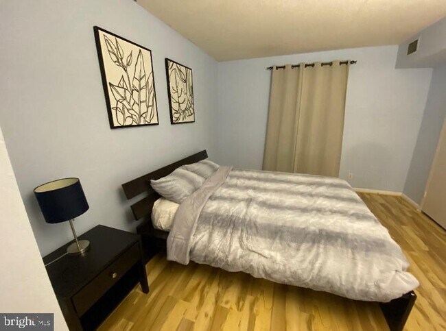 Building Photo - 2236 Castle Rock Square