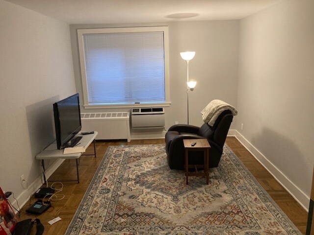 Living Room - 39 Davenport Ave