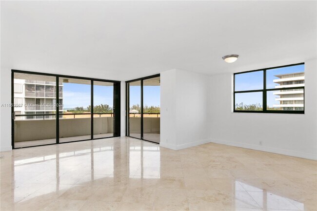 Building Photo - 170 Ocean Lane Dr