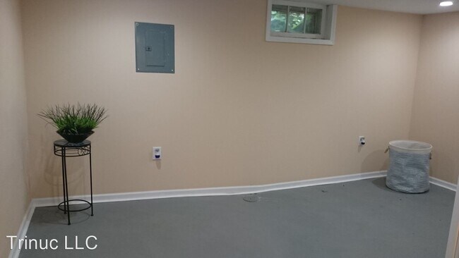 Foto del edificio - 3 br, 1 bath House - 657 Pleasant St