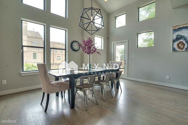 Building Photo - 4 br, 4.5 bath House - 4415 Schuler St #C