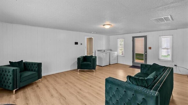 Building Photo - 1404 Denim Rd