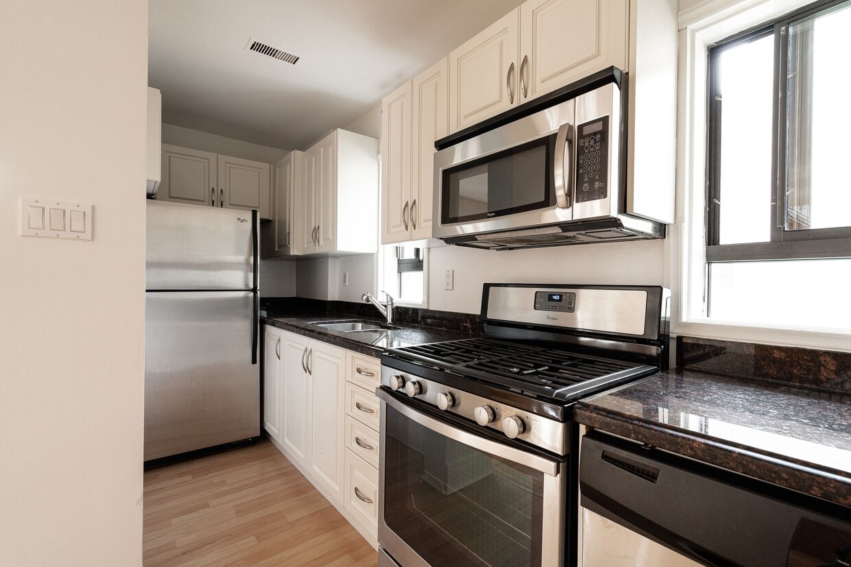 Photo principale - 28 Balmoral Ave.