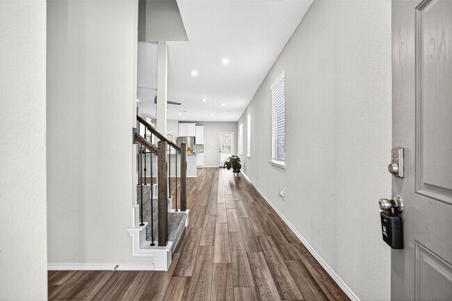 Foto del edificio - 9205 Inland Leather Ln