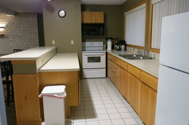 Community party room with full kitchen in recreation center. - 10840 Rockford Road