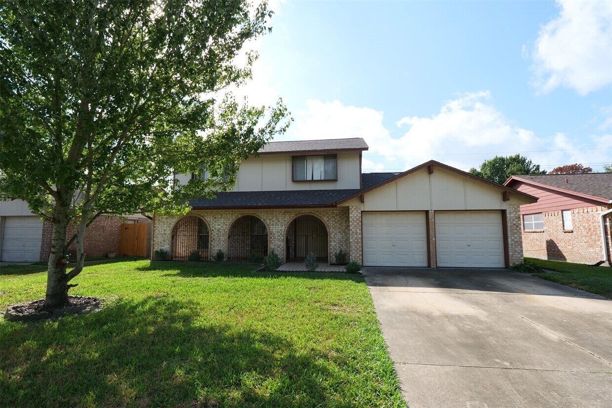 Foto principal - 19403 Long Lake Dr