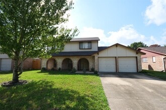 Building Photo - 19403 Long Lake Dr