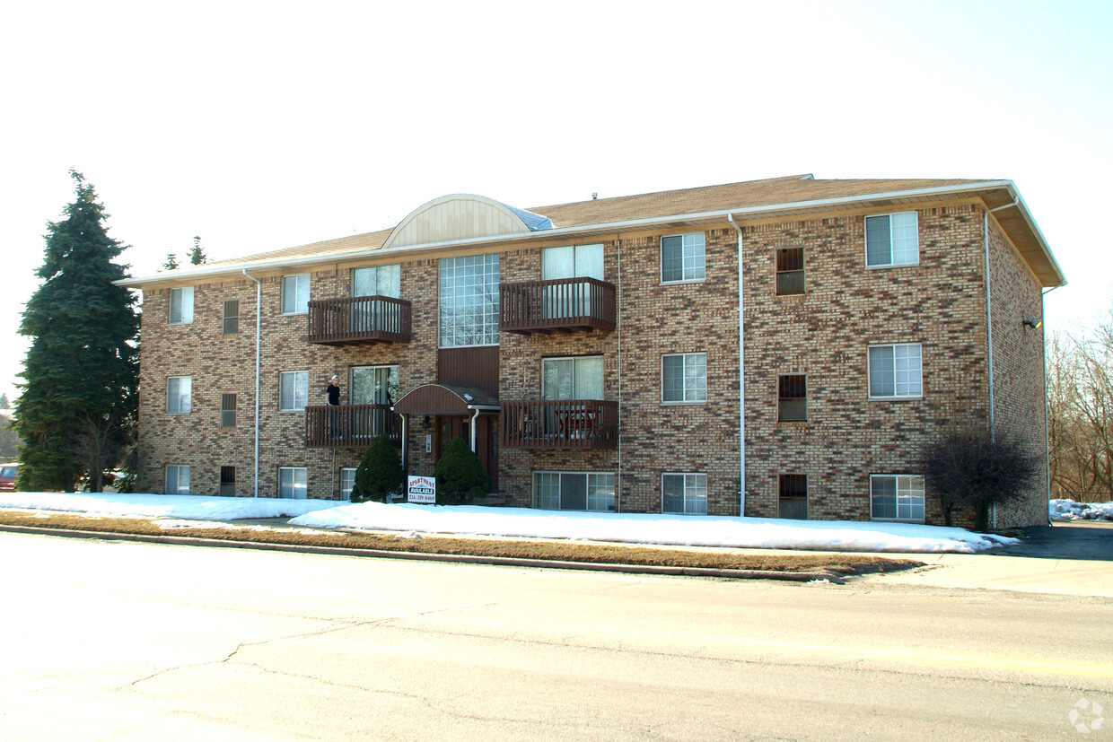 Building Photo - Bradley Manor Apartments