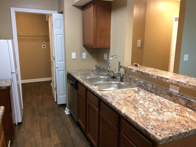 Building Photo - 33 Rio Grande Cir
