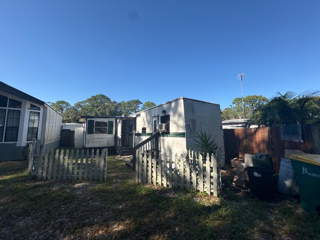 Foto del edificio - 4115 Aurora Rd