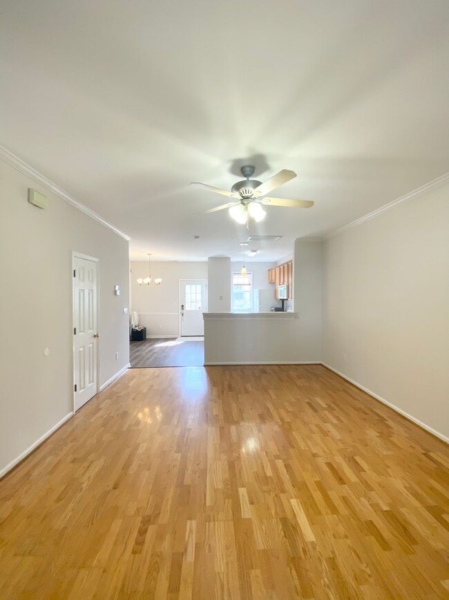 Foto del edificio - 330 Commons Dr